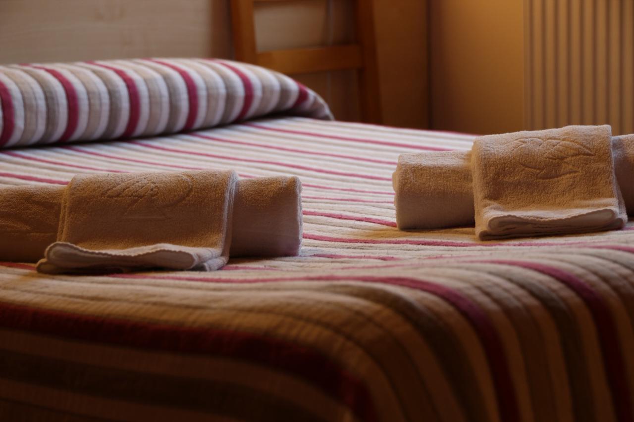Hostal Ezkaurre Isaba Ngoại thất bức ảnh